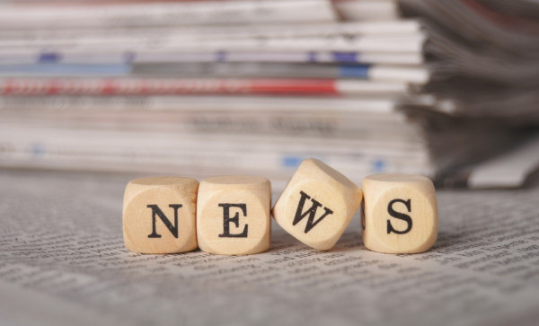 Новая экранизация романа Здравствуй, грусть с Хлоей Севиньи и Класом Бангом выйдет в России в июне